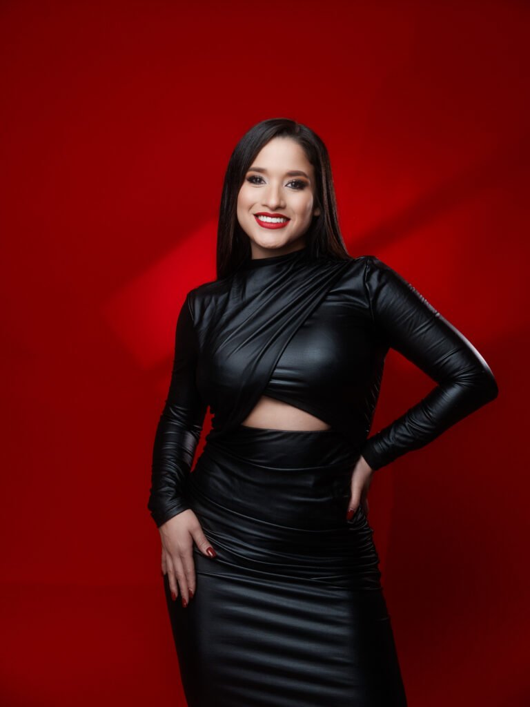 Sesión de fotos de cumpleaños Indianapolis estilo Cinematic Fine Art estudio Gabby Aguirre.